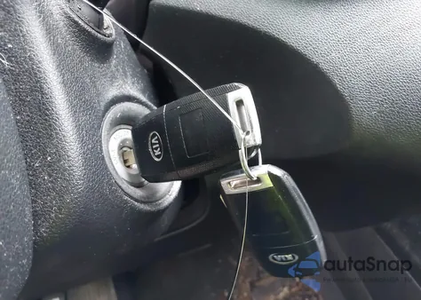 2019 Kia Sorento 2.4L L/2.4L Lx z USA, uszkodzony, nr VIN 5XYPG4A39K6357240